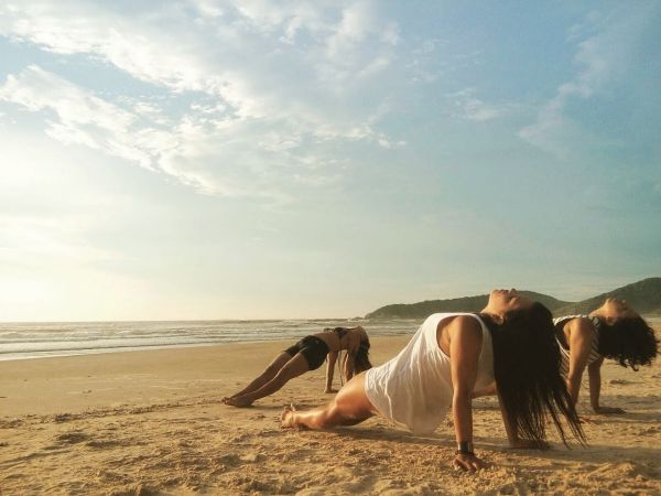 Manhã de Yoga na Praia do Rosa